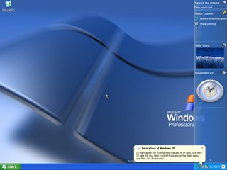 Build 3718 Desktop with Windows XP's default Luna theme